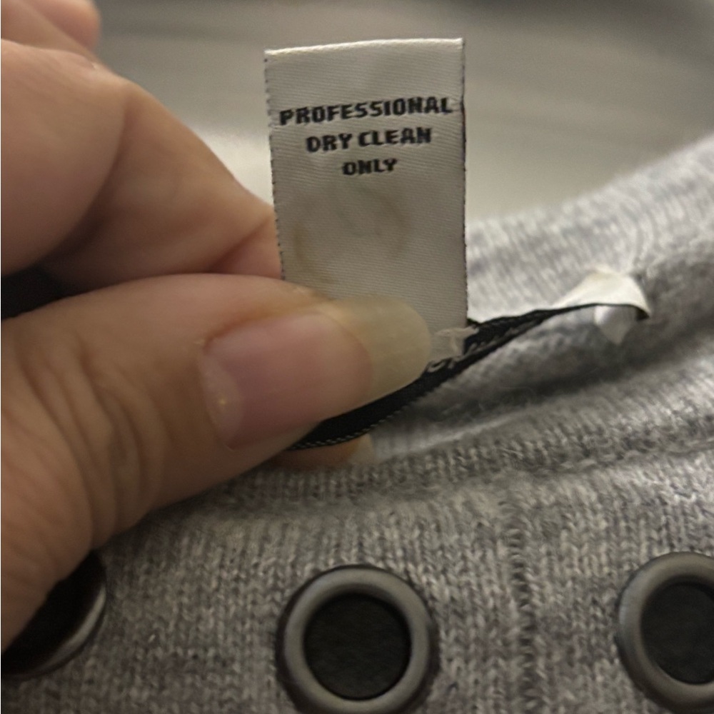 Gray Cashmere Sweater - Picture 4 of 6